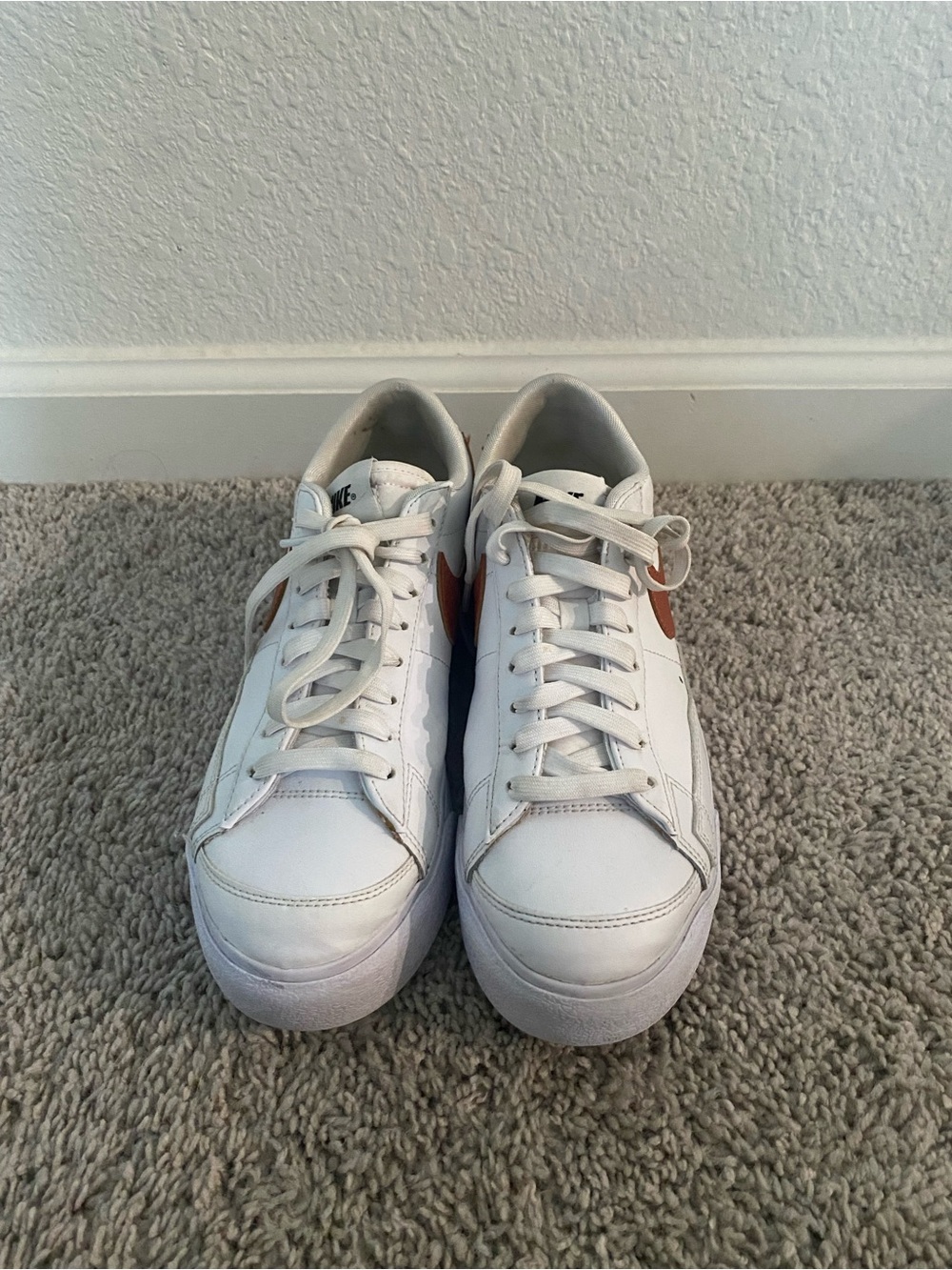 Nike Women's Blazer Low Platform ESS Sneakers in White Metallic Copper - Picture 4 of 9